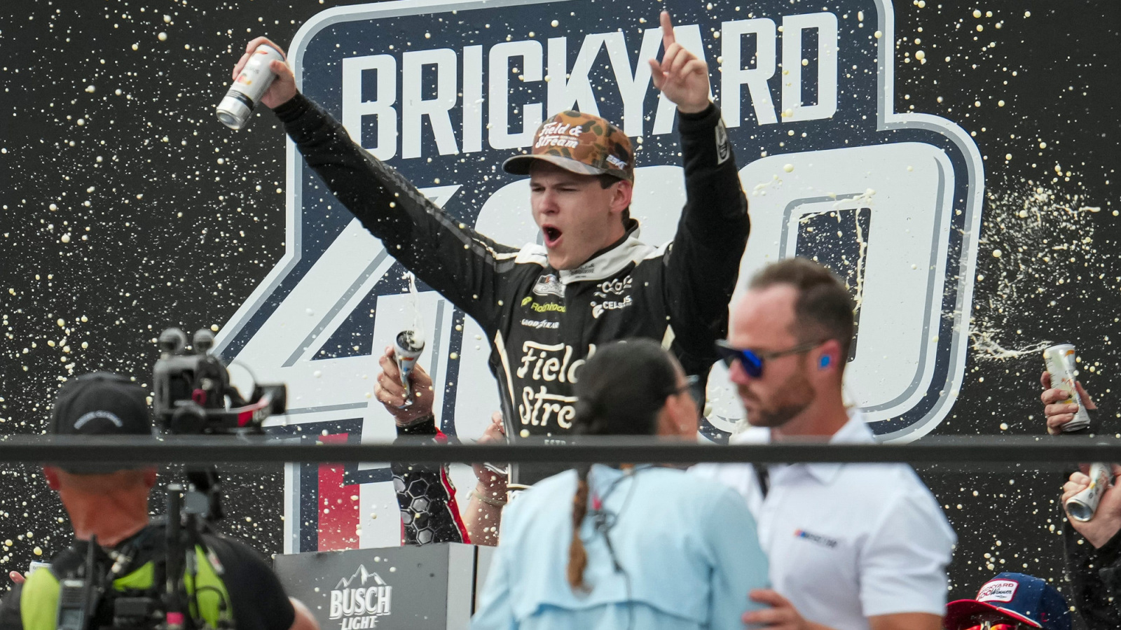 https://www.yardbarker.com/media/4/e/4e97e0e885983a96ca73344671e789a95be7d4e5/thumb_16x9/nascar-leaving-indianapolis-would-reactionary.jpg?v=1