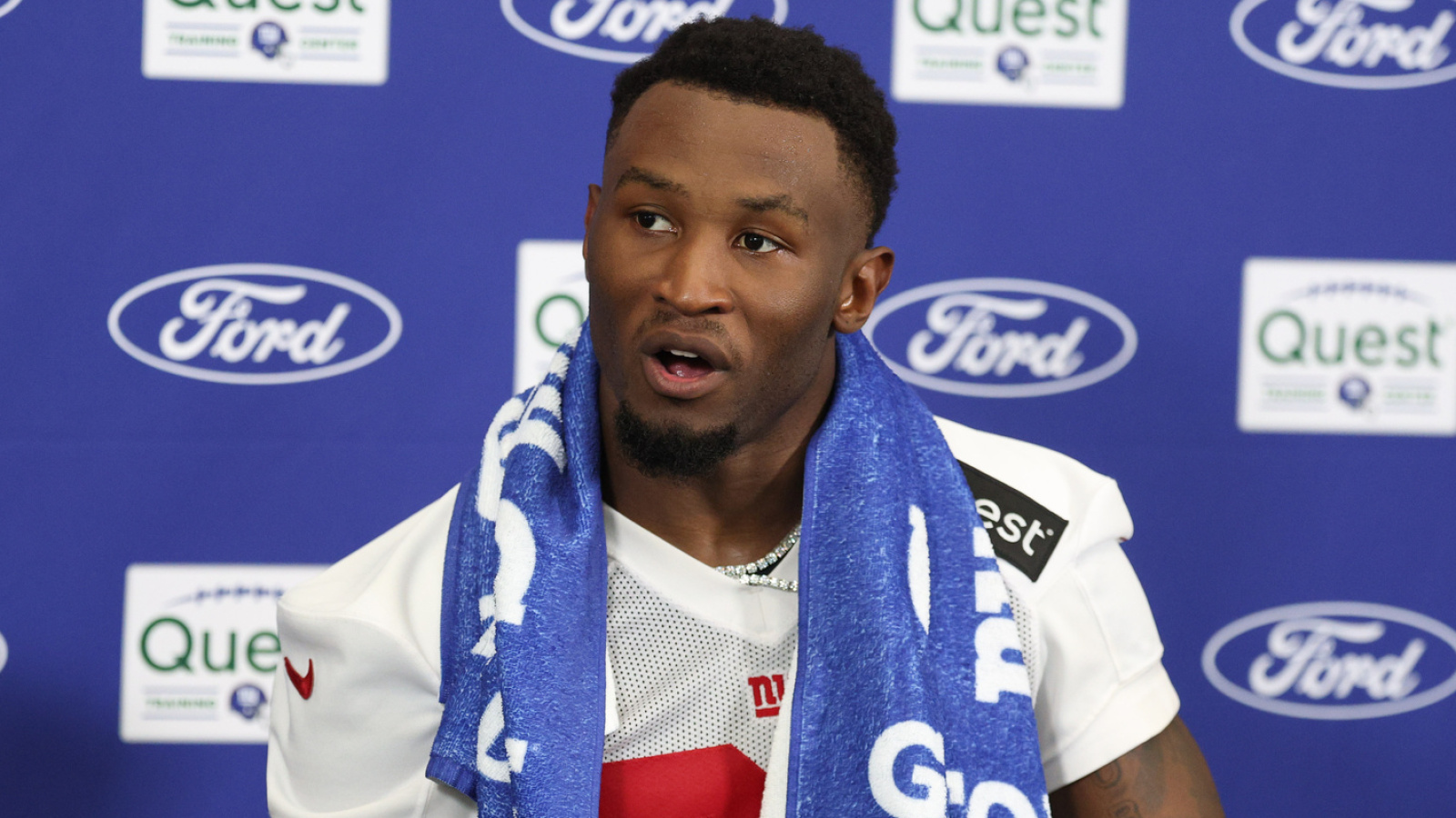 https://www.yardbarker.com/media/4/e/4eff3fa493b7b9d0aff617e35213e9e3d26a8e6e/thumb_16x9/giants-safety-defends-under-fire-dc-late-game.jpg?v=3