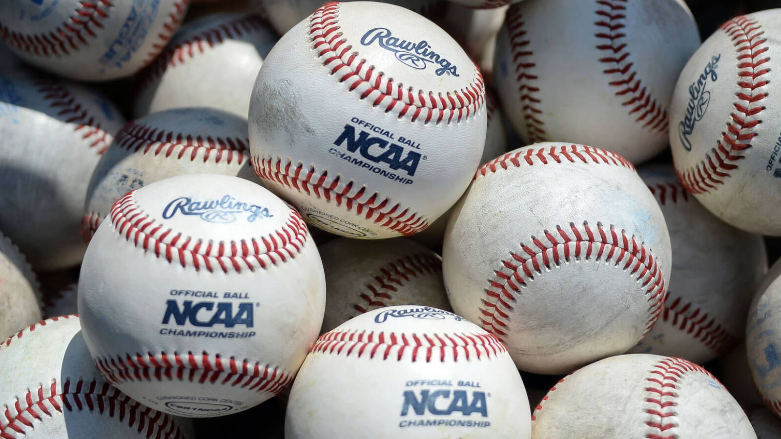 Watch Ambidextrous pitcher for Miss State strikes out batters Yardbarker