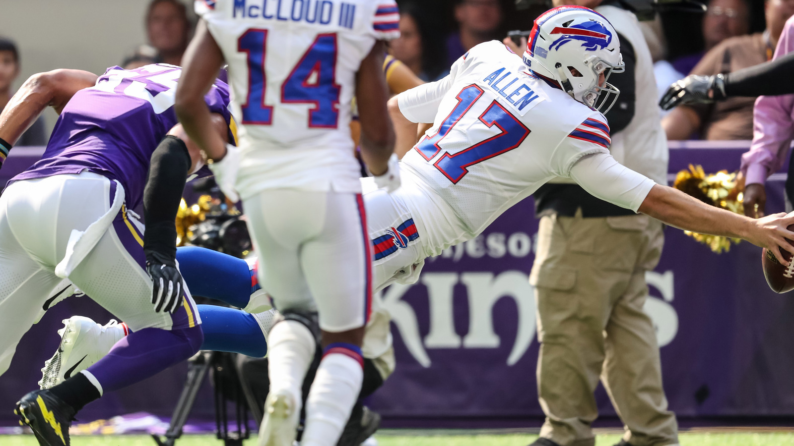 Watch Josh Allen hurdles defenders on firstdown run