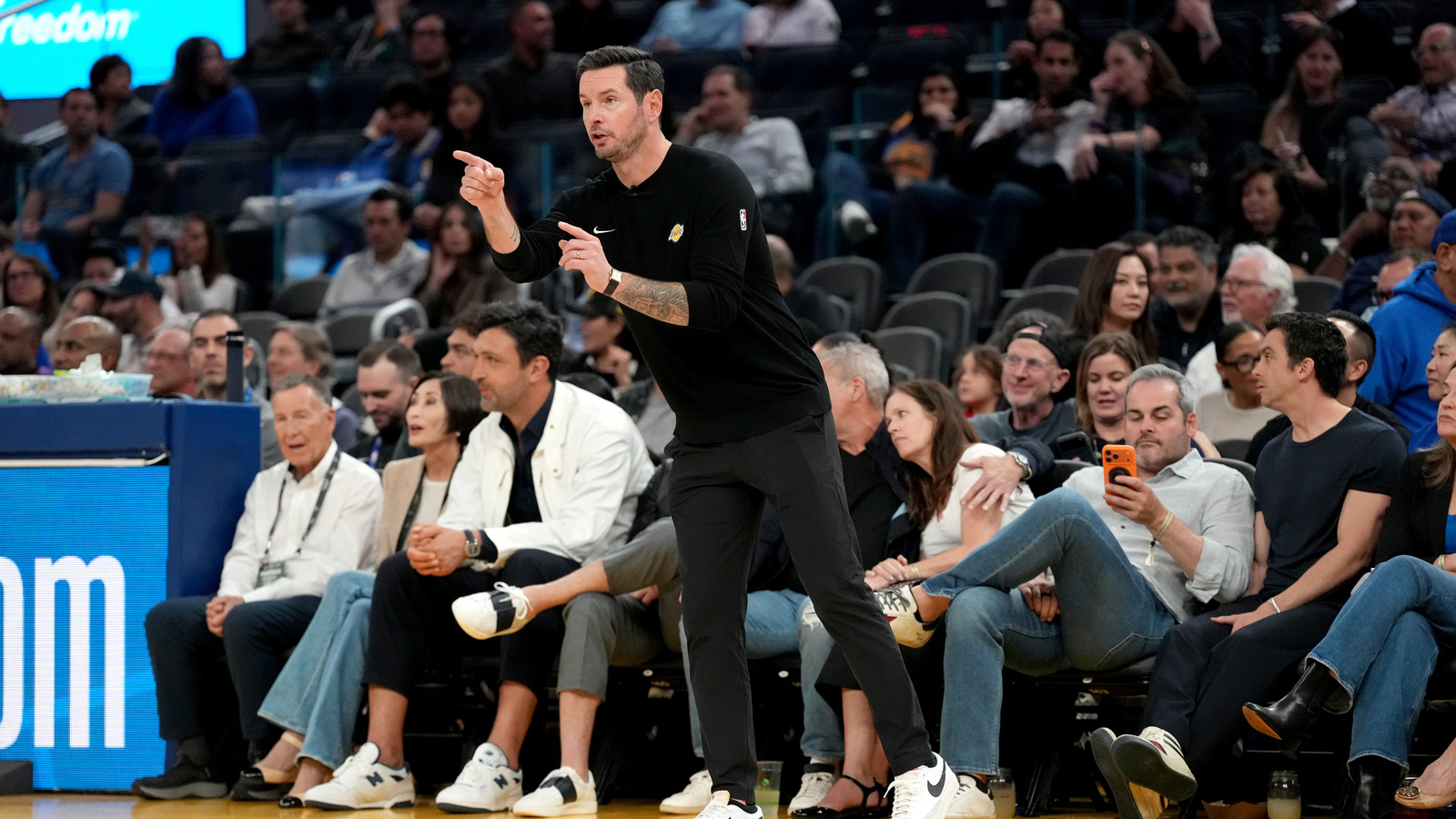 Lakers introducing new courtside section for playoffs, with hefty price ...