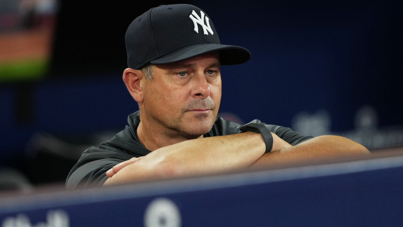https://www.yardbarker.com/media/4/f/4fed1ba07a4197201461123719b9a8d8e9f6147b/thumb_16x9/yankees-manager-aaron-boone-must-harsh-his-players.jpg?v=1