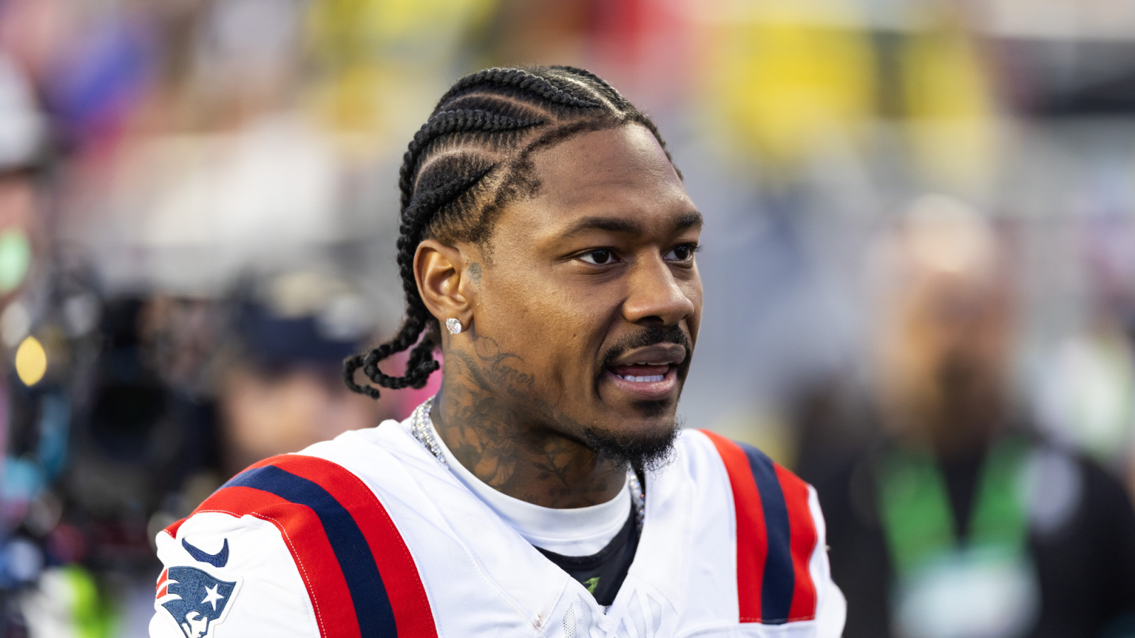 https://www.yardbarker.com/media/5/0/500a65e1ae83d723189874873aa71f1a2246c1d2/thumb_16x9/three-teams-should-pursue-stefon-diggs.jpg?v=1