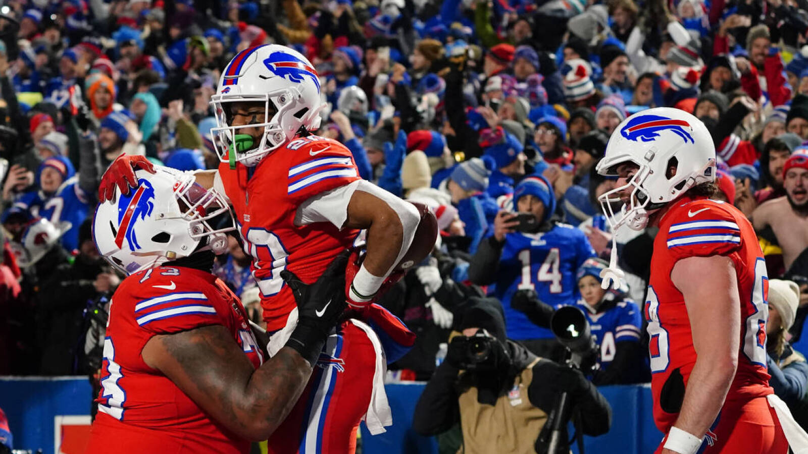 Bills Mafia pelt field with snowballs, delaying game vs. Dolphins - Vimarsana News