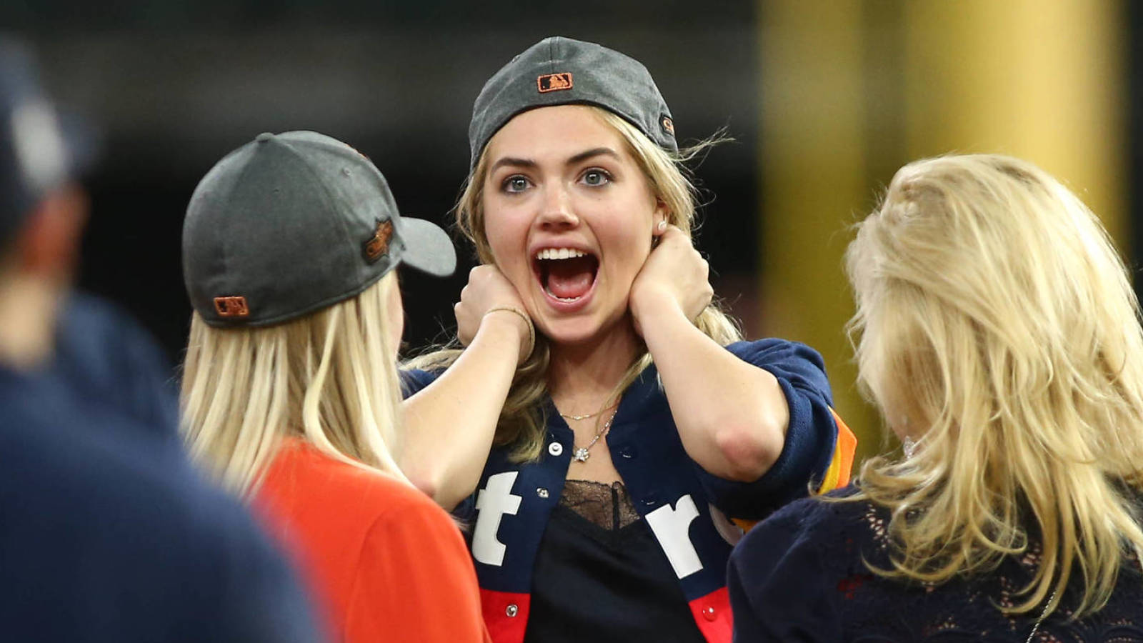 Kate Upton was so fired up after the Astros' big defensive play