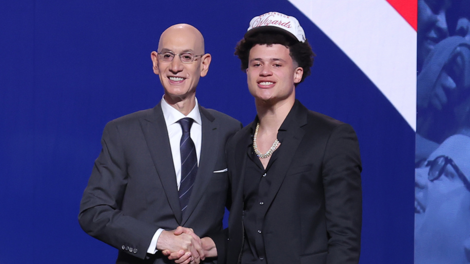 https://www.yardbarker.com/media/5/0/5046b3de30a21d7b3e35ce0a66a4a0cffbc94b52/thumb_16x9/jazz-continue-unpredictable-draft-night-another.jpg?v=1