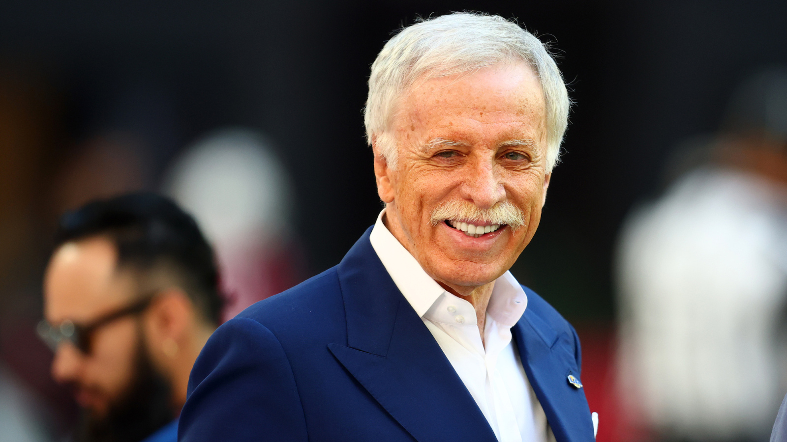 https://www.yardbarker.com/media/5/0/50503805cf51b6d379c0bcc18cc12bba9b1e8b93/thumb_16x9/stan-kroenke-bring-championship-pedigree-angels.jpg?v=1