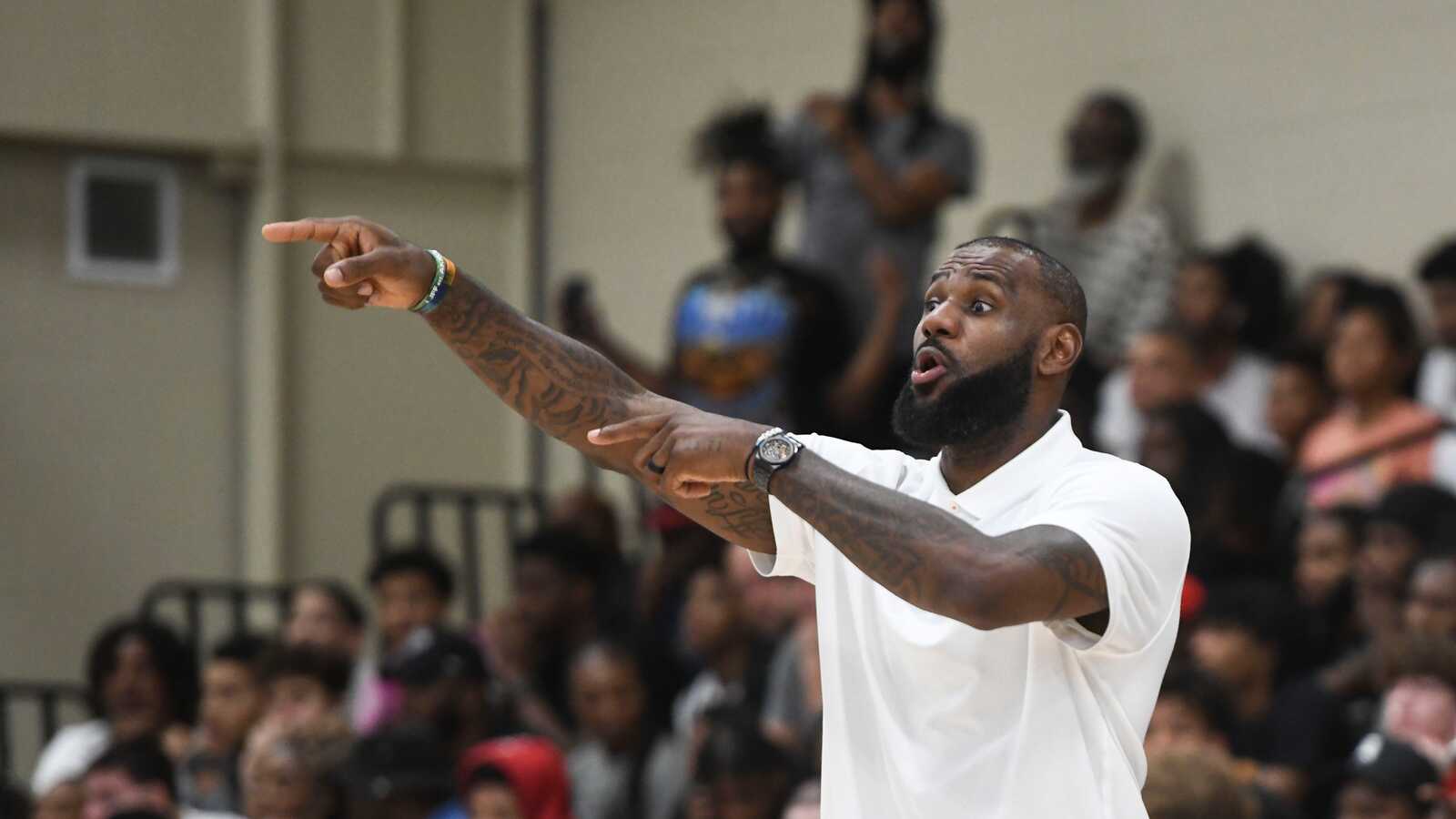 LeBron James Reacts To Cavaliers Giving Brandon Weems Extension