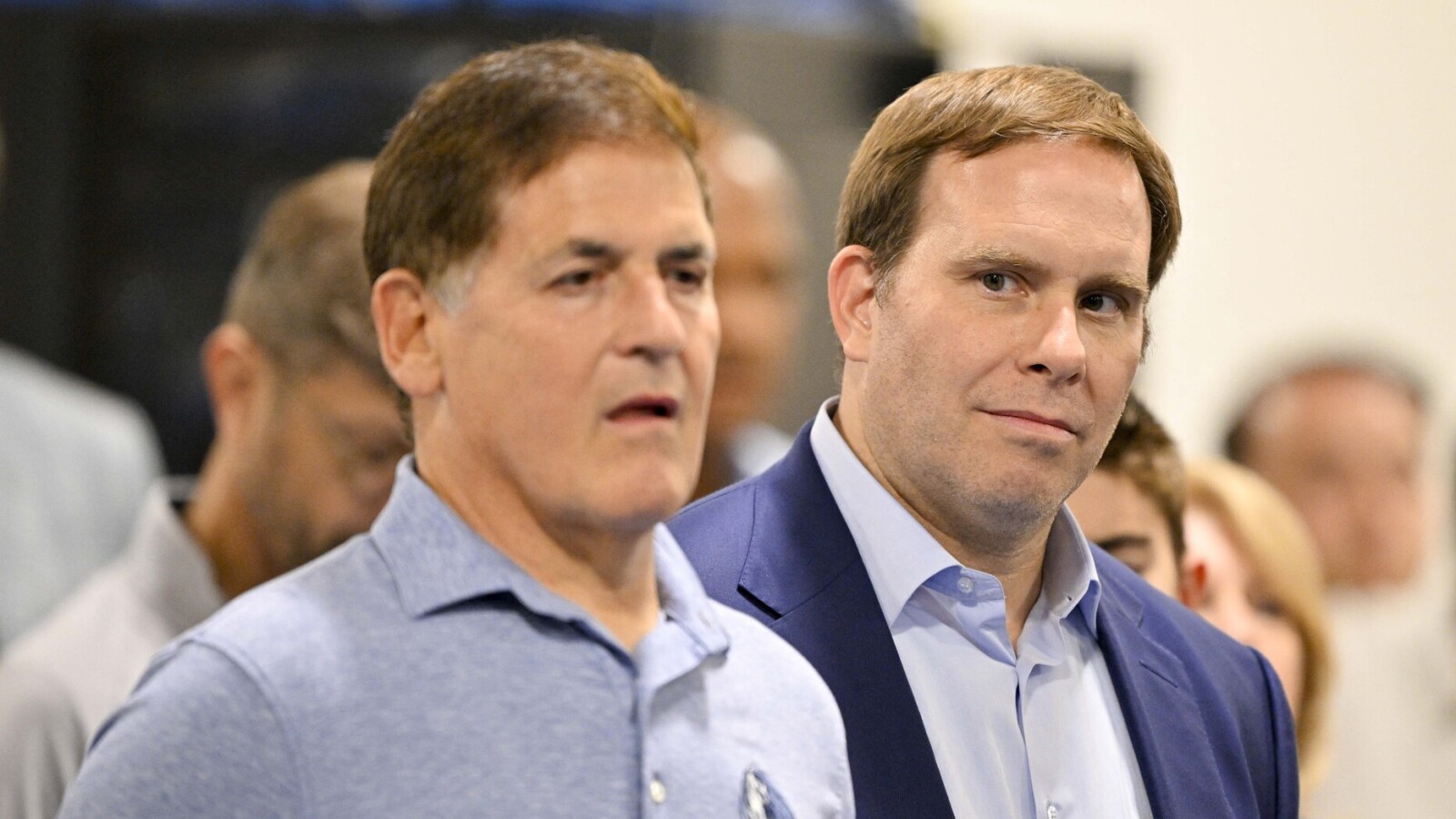 https://www.yardbarker.com/media/5/0/50d4a0130062d045333fac3d171b8ad0c86fead6/thumb_16x9/mark-cuban-files-lawsuit-against-mavs-owner.jpg?v=1