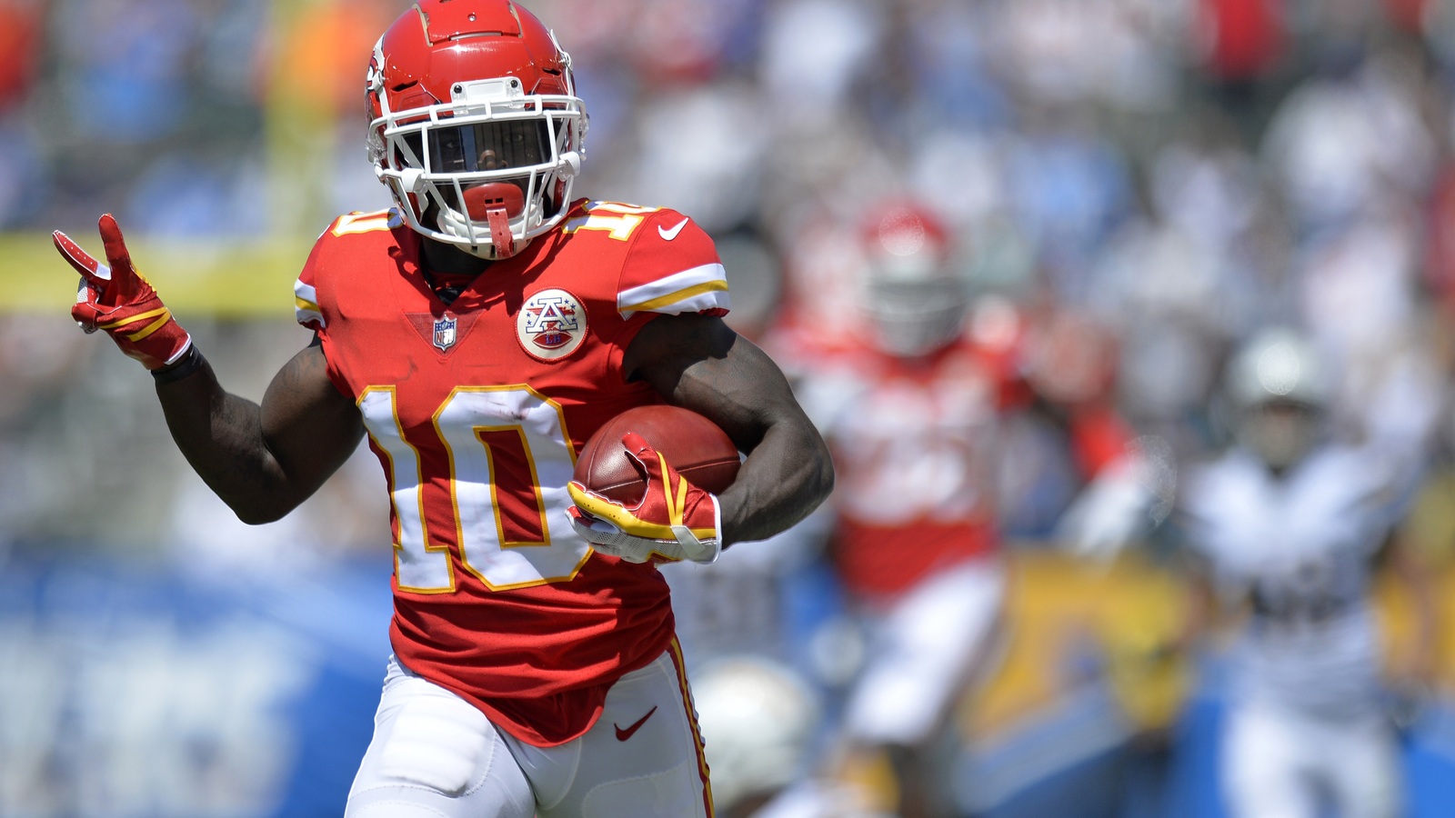 Watch: Tyreek Hill follows up punt return TD with incredible 58-yard receiving TD | Yardbarker