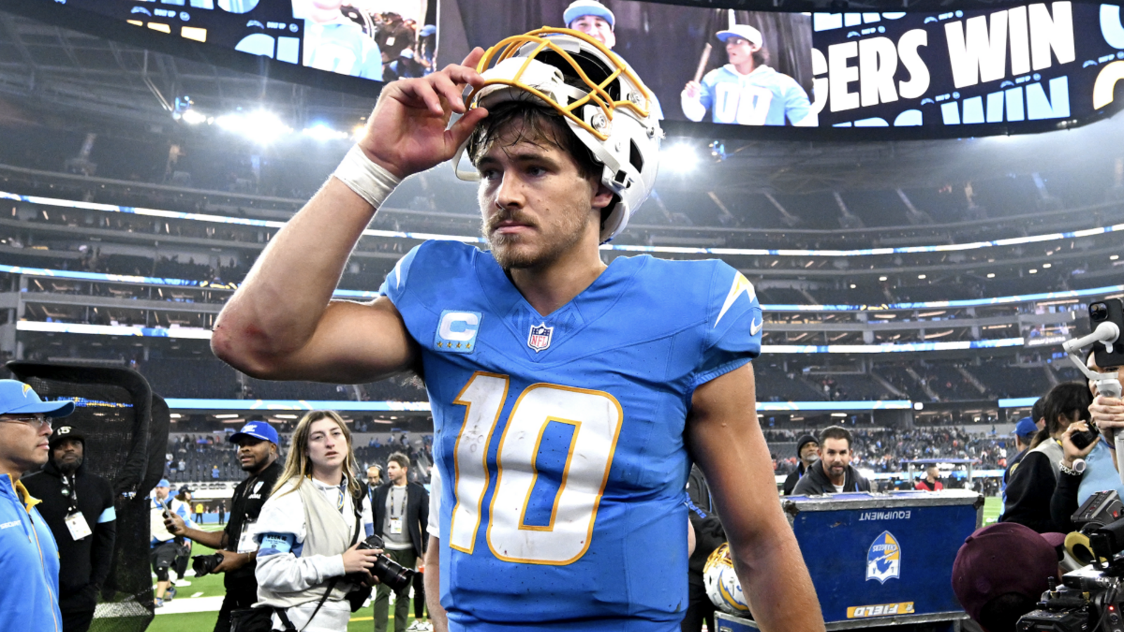 Justin Herbert Called Out by Former Teammate After Laura Rutledge ...
