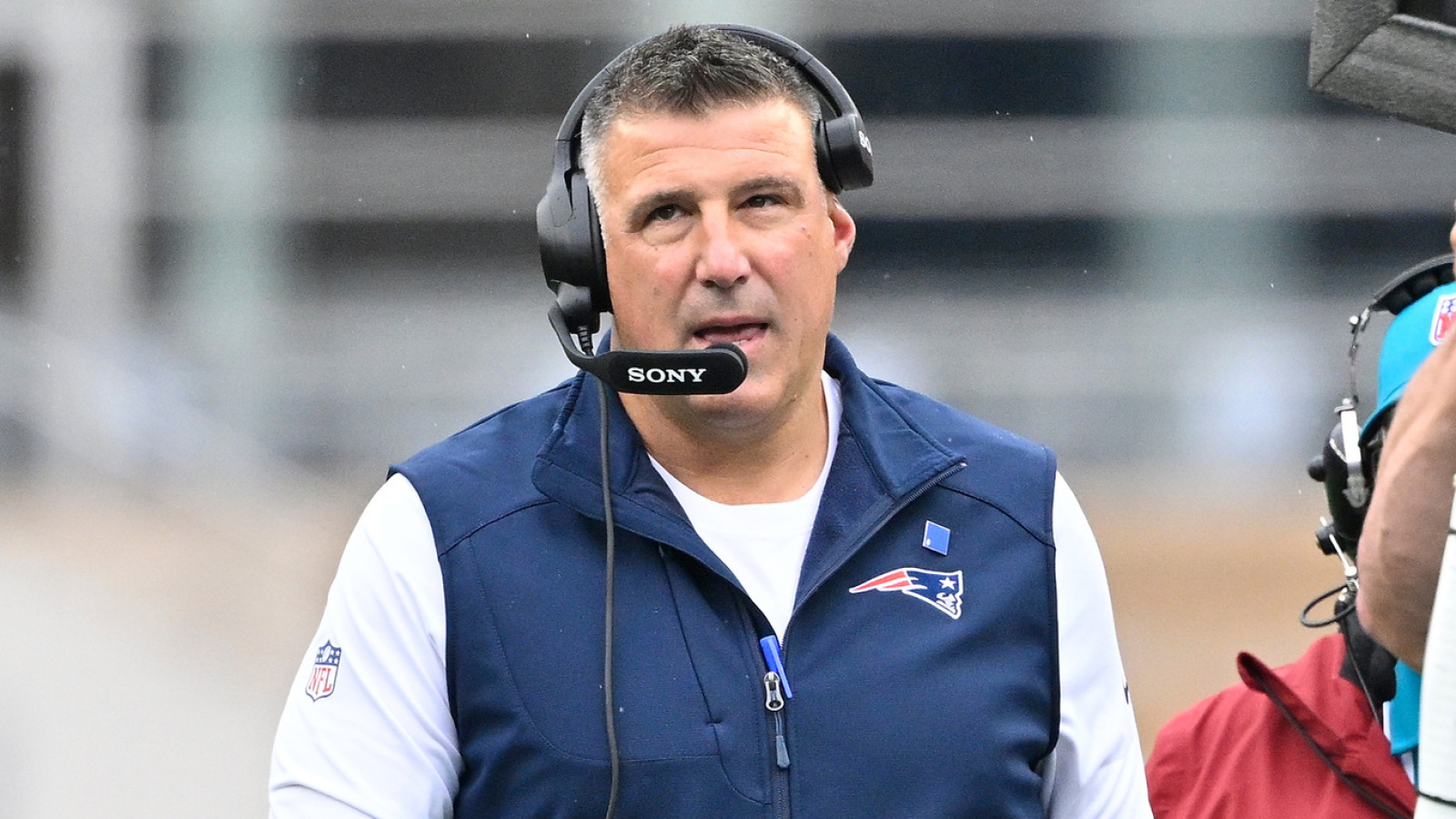 https://www.yardbarker.com/media/5/1/510e7272bdce3279cbacf37a4467f99ce05bcb46/thumb_16x9/vrabel-offers-strong-response-report-supposed.jpg?v=1
