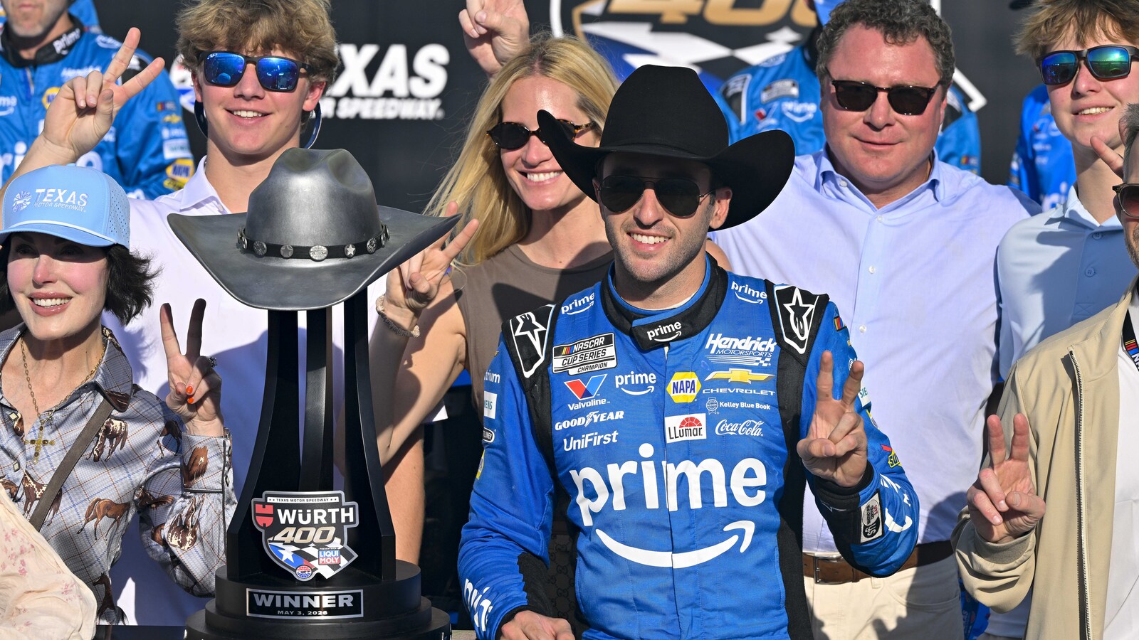 Chase Elliott reigns supreme over Denny Hamlin with Texas win