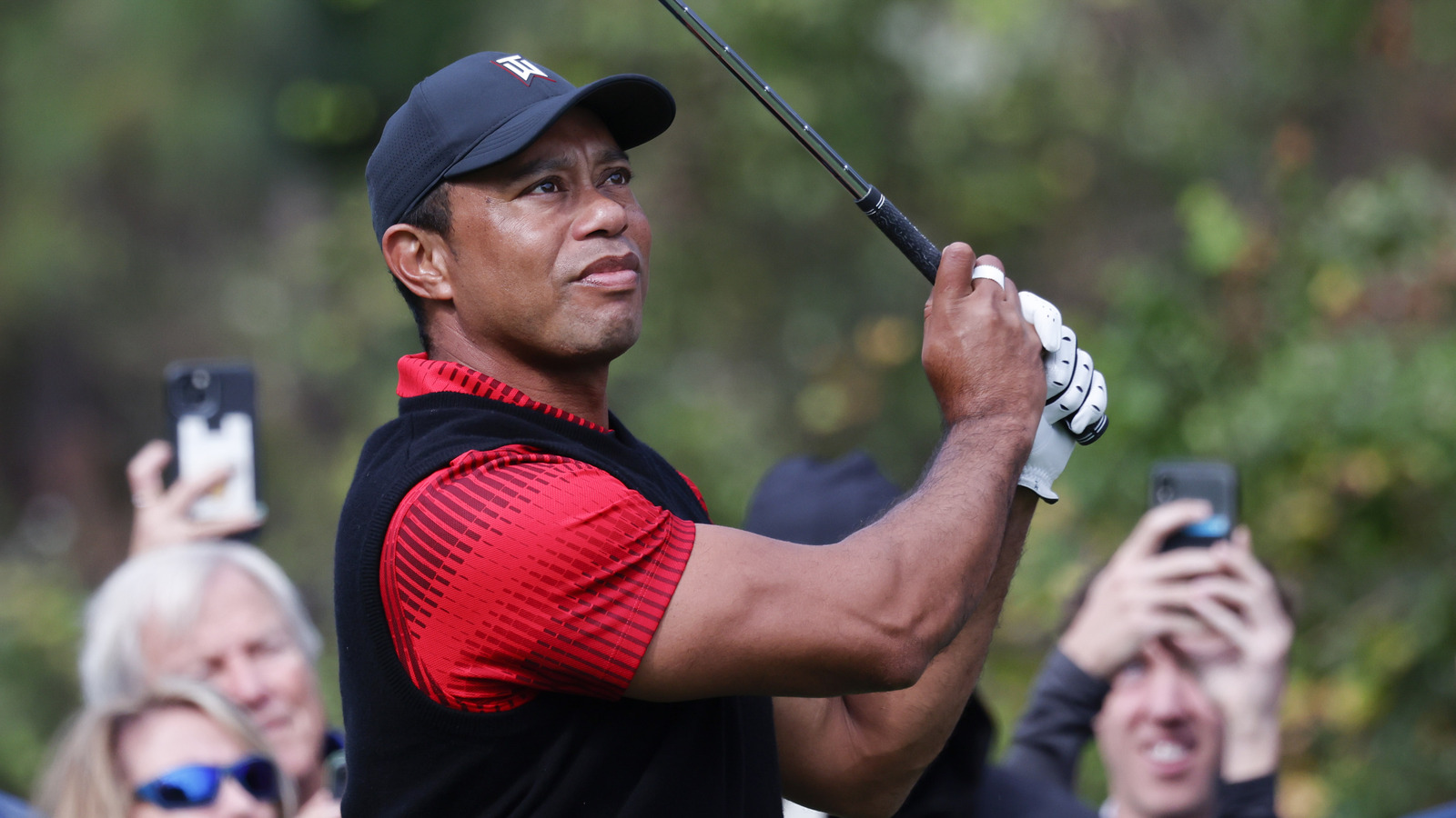 Are Tiger Woods’ tee times at the Genesis Invitational a helper or a hindrance?