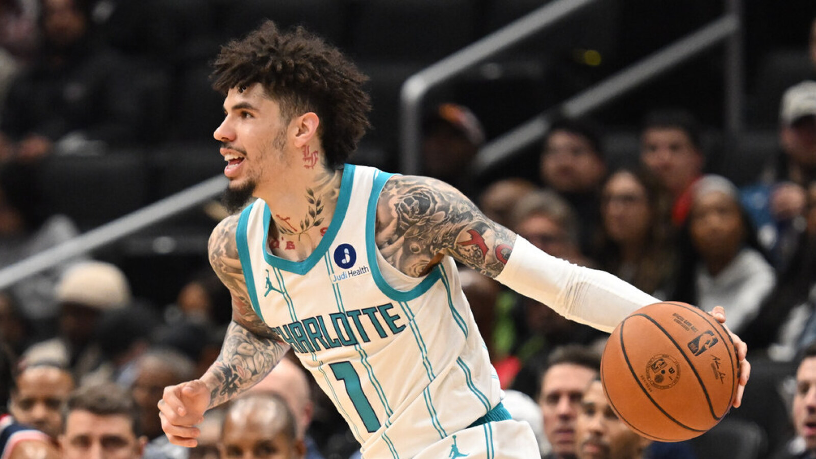 https://www.yardbarker.com/media/5/1/518d0090302be7bd30f573bfdfb25ebf36efd889/thumb_16x9/lamelo-ball-era-ending-charlotte-three-potential.jpg?v=1