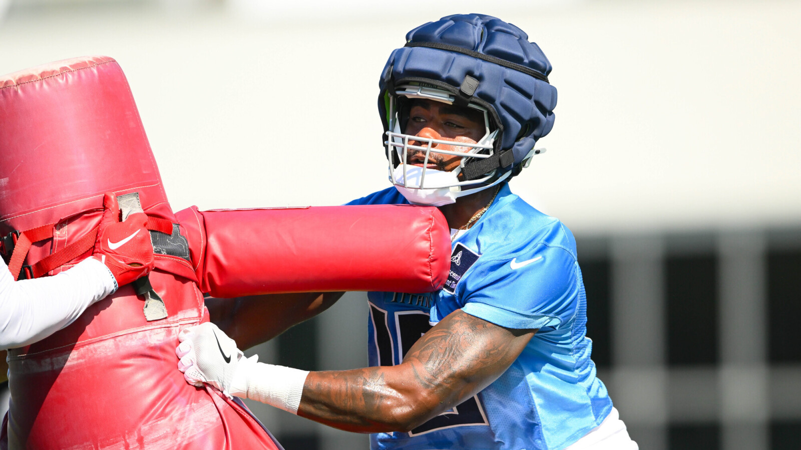 https://www.yardbarker.com/media/5/1/51934f84f9fddf400ea459c15253fcdd7cc4acfc/thumb_16x9/jul-23-2025-nashville-tn-usa-tennessee-titans.jpg?v=1