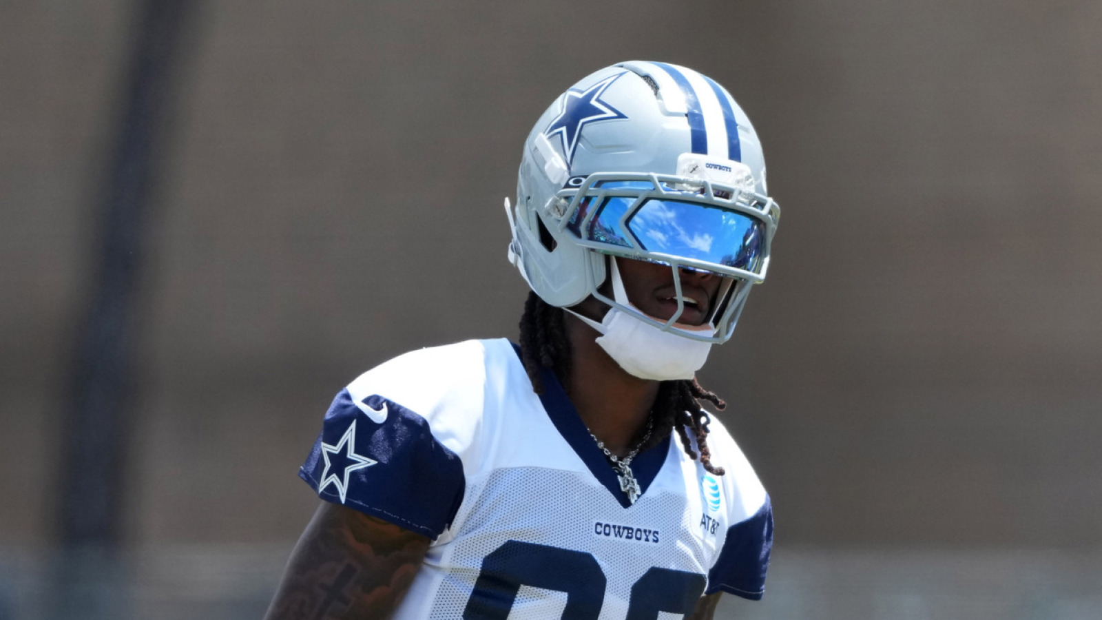 https://www.yardbarker.com/media/5/1/51ce7c8bccf067c28b6507a50278dbb5bab47737/thumb_16x9/cowboys-lamb-shares-hcs-stern-message-another.jpg?v=1