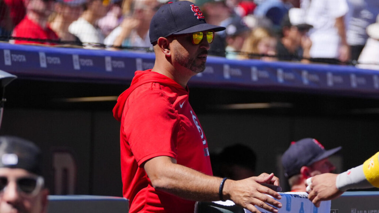 St. Louis Cardinals Sign Two Free-Agent Pitchers