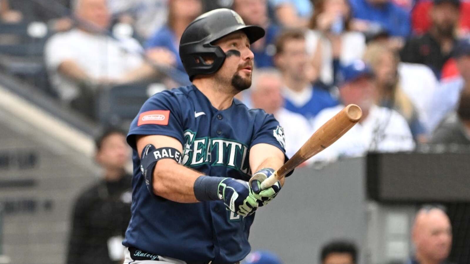 Mariners and Red Sox Seek Offensive Improvement in Series Opener