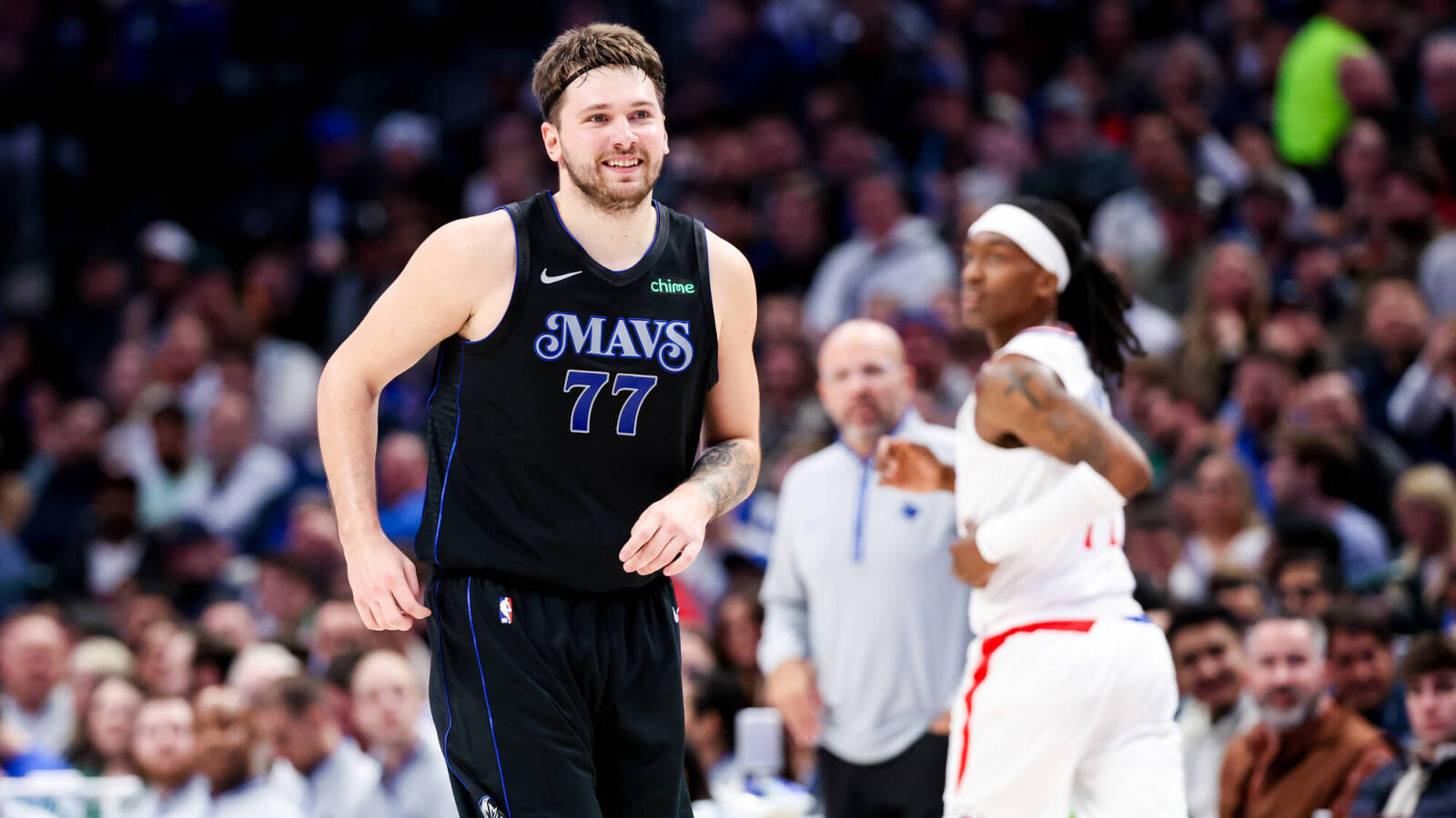 Watch: Mavericks' Luka Doncic nails tough fadeaway | Yardbarker