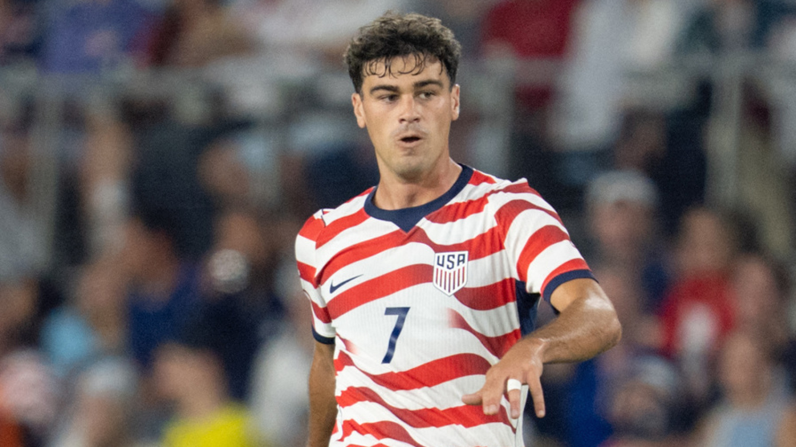 https://www.yardbarker.com/media/5/2/52a063c20283d6c739caa34e723c60d95c104a28/thumb_16x9/usmnt-star-gio-reyna-finds-glamour-grit-ligue-1.jpg?v=1