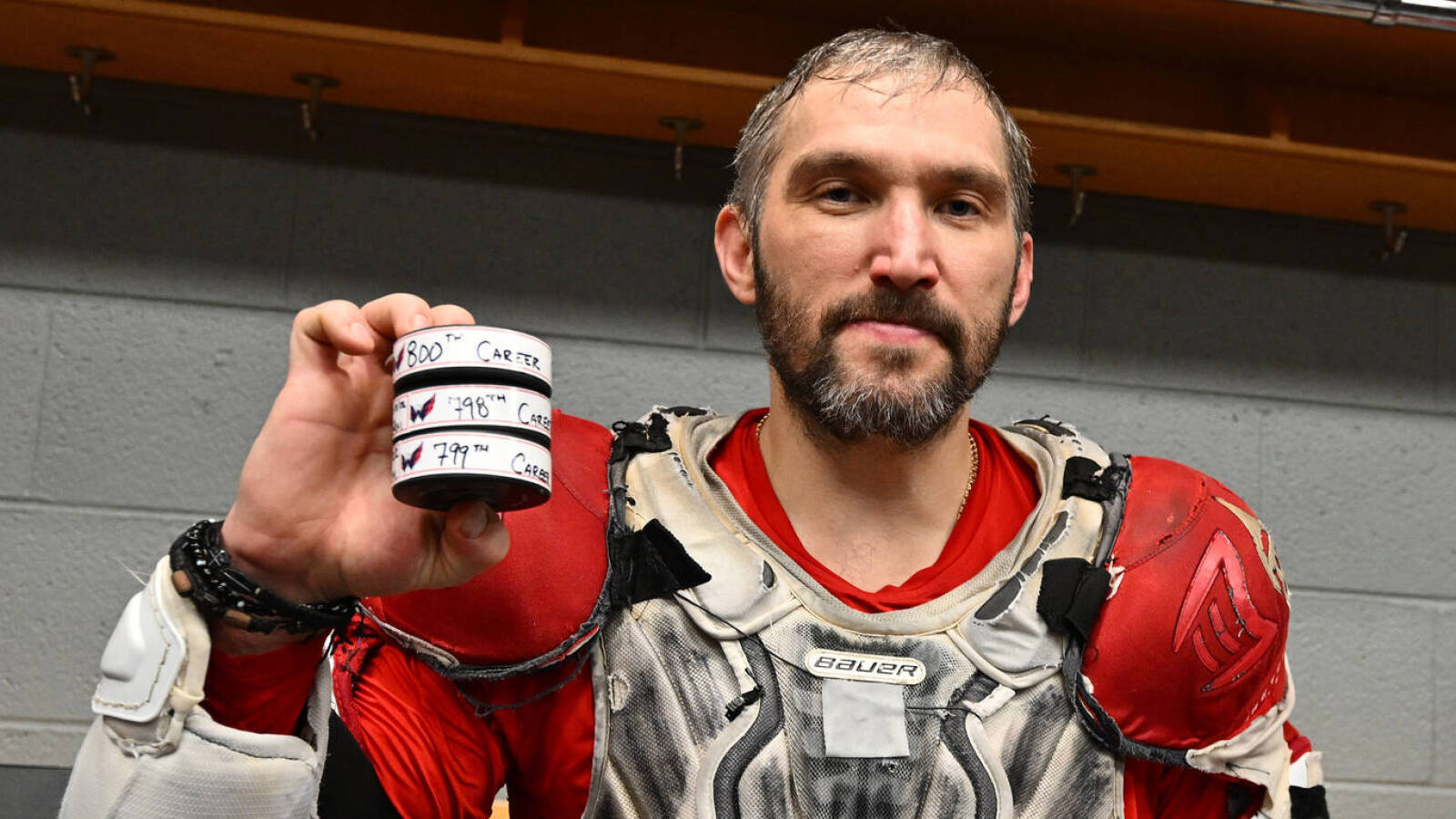 Alex Ovechkin begrudgingly scores goal No. 802, passing Gordie Howe for ...