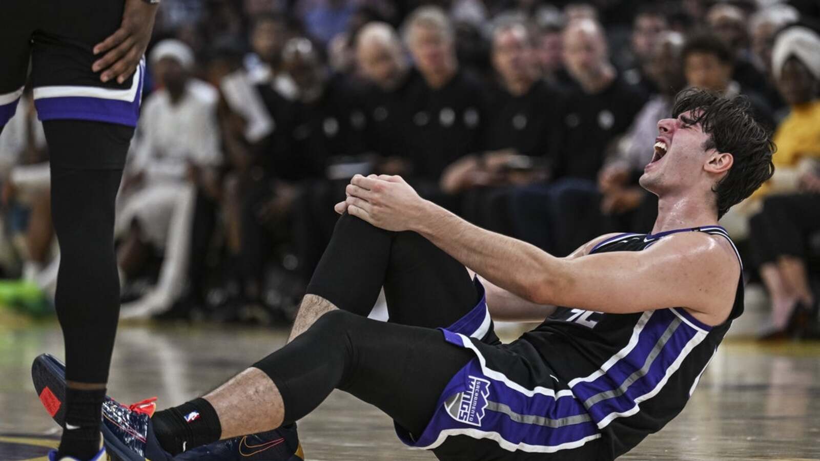 Kings C Maxime Raynaud exits preseason game with right knee injury