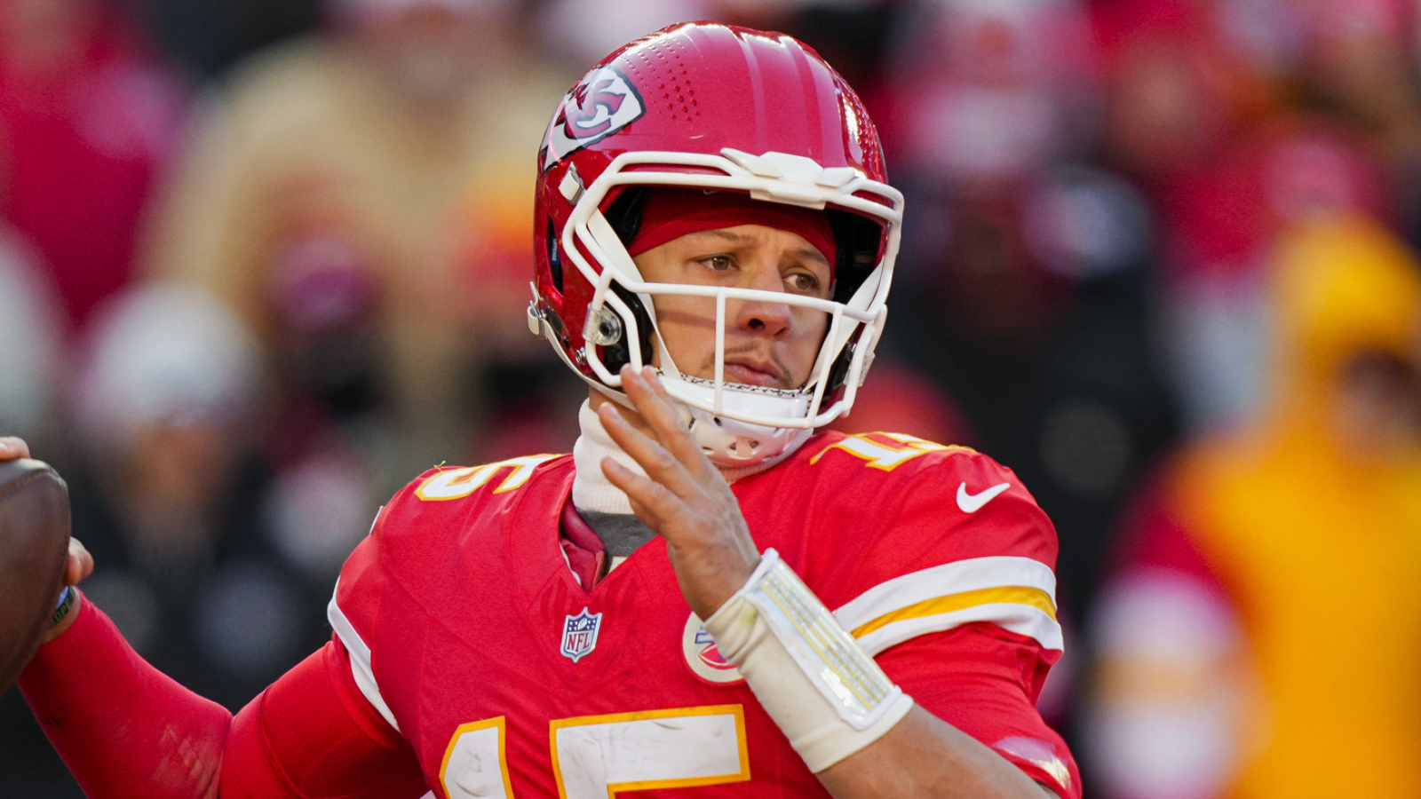 https://www.yardbarker.com/media/5/3/5386addbf26923a39ef2f8802ab77891ff75190d/thumb_16x9/chiefs-coaches-reportedly-strong-feelings-mahomes.jpg?v=1