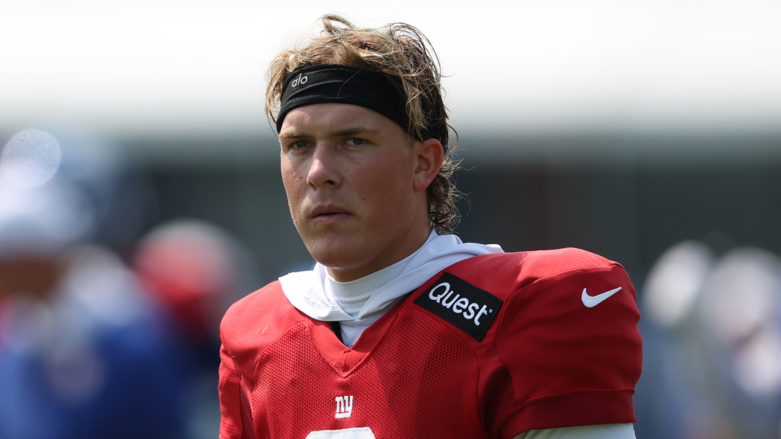 https://www.yardbarker.com/media/5/3/53e9926a1f52adcaf7d2379a087f0fb435aa01f2/thumb_16x9/giants-first-depth-chart-contains-surprise.jpg?v=1