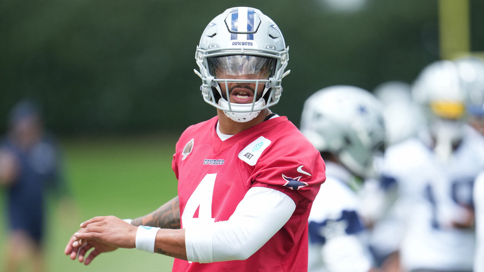 https://www.yardbarker.com/media/5/4/544fc10c04651684d279490ce12c37f870d02c1d/thumb_16x9/dak-prescott-puts-pressure-on-cowboys-star-ahead.jpg
