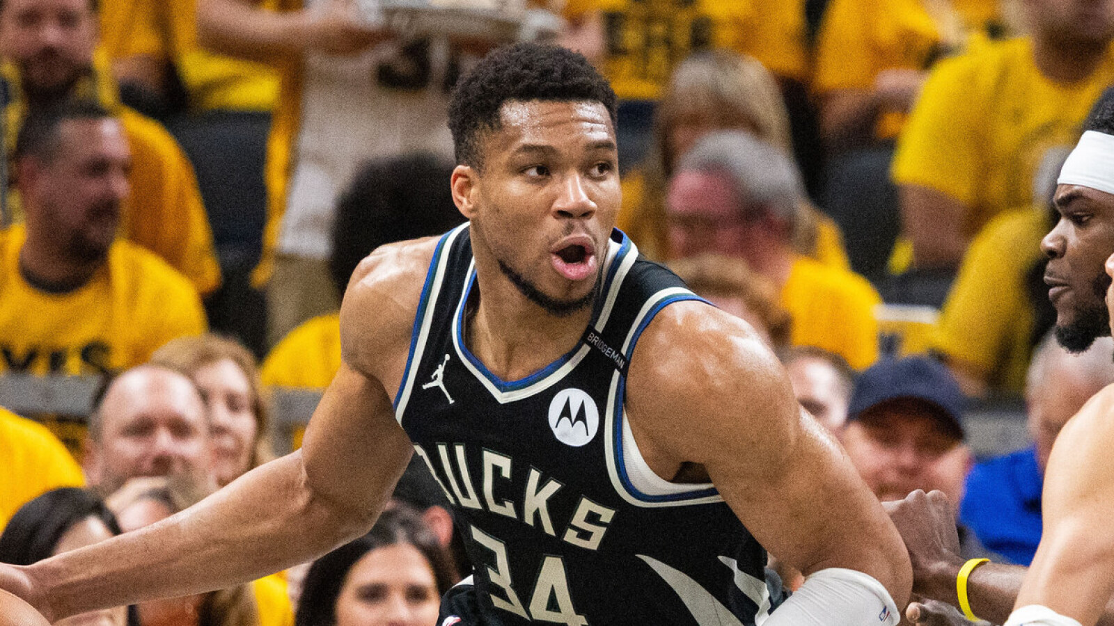 https://www.yardbarker.com/media/5/4/54b22de935026a3bc056659b1541b9e31bc87697/thumb_16x9/giannis-antetokounmpo-commendable-response-trade.jpg?v=1