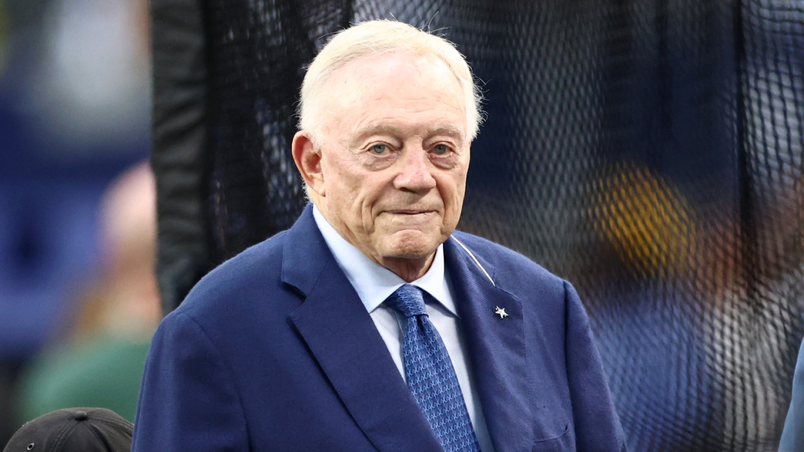 https://www.yardbarker.com/media/5/4/54fb82610b60842b81cdf5da4c0f8db0300bd128/thumb_16x9/jerry-jones-latest-comments-hint-cowboys-trade.jpg?v=1