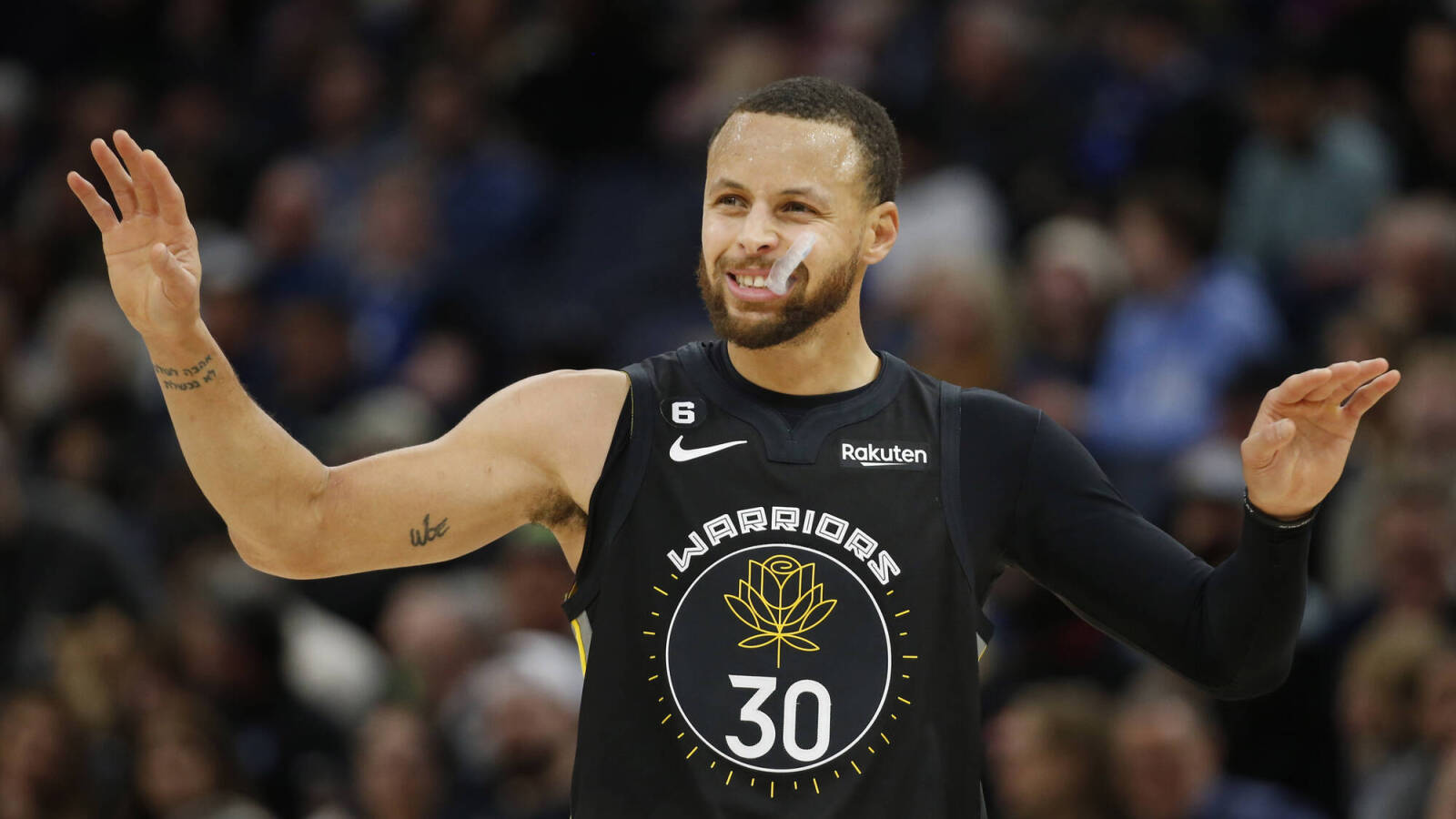 Steph Curry re-creates a legendary game-winning shot - Vimarsana News