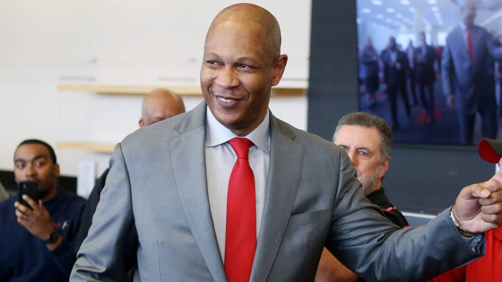 louisville-hires-knicks-assistant-kenny-payne-as-coach-yardbarker