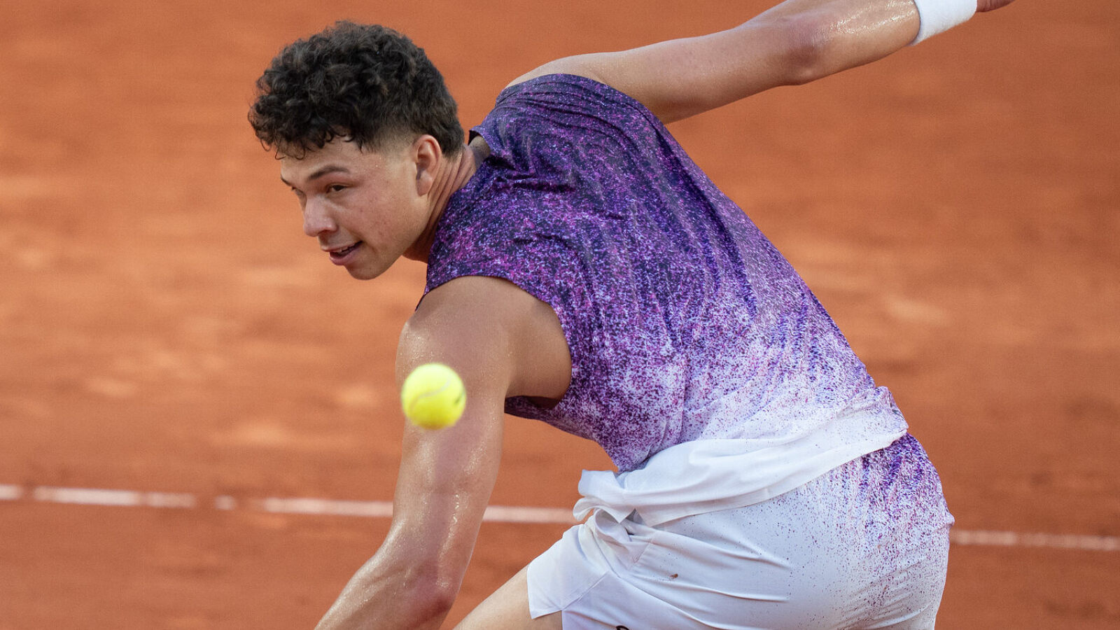 https://www.yardbarker.com/media/5/5/55a5586c42d05daae2a8a6e6b02f96145a504289/thumb_16x9/ben-shelton-tops-taylor-fritz-stuttgart-final.jpg?v=1