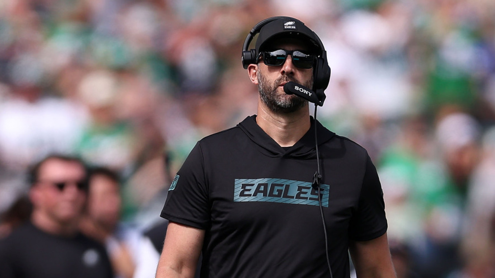 https://www.yardbarker.com/media/5/6/560899653538b7ccc1197867b78ad4f9e2c58a4a/thumb_16x9/eagles-sirianni-shoots-down-coaching-conspiracy.jpg?v=1