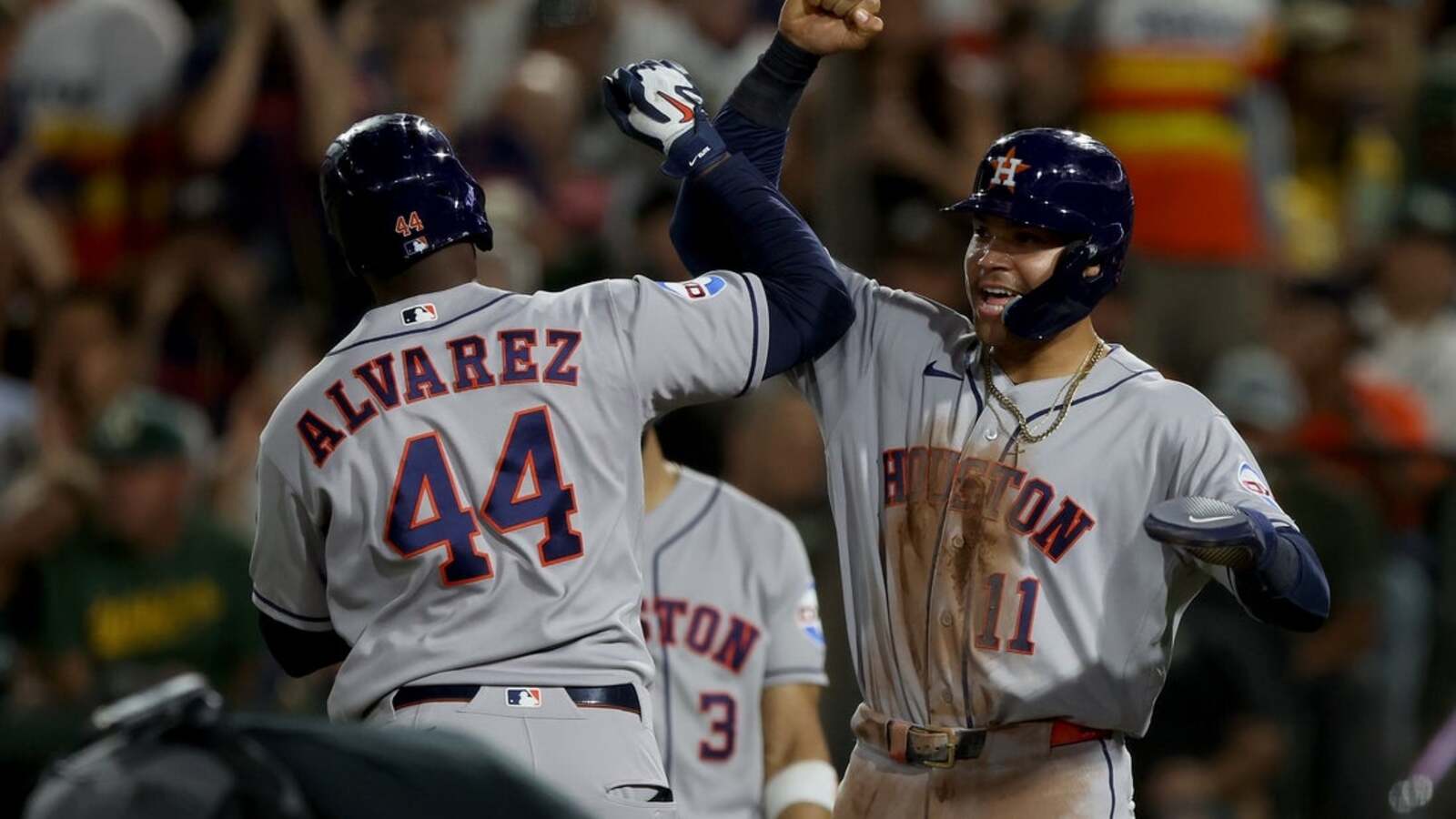 Astros enter final day tied atop AL West after rout of A’s