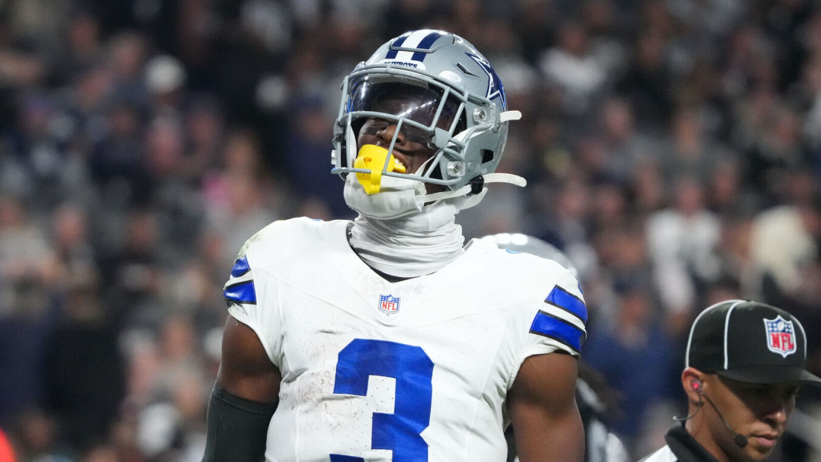https://www.yardbarker.com/media/5/6/567cc2ef414f1245bd2cb35c48fda63f93193b37/thumb_16x9/former-nfl-star-sends-holdout-warning-cowboys.jpg?v=1