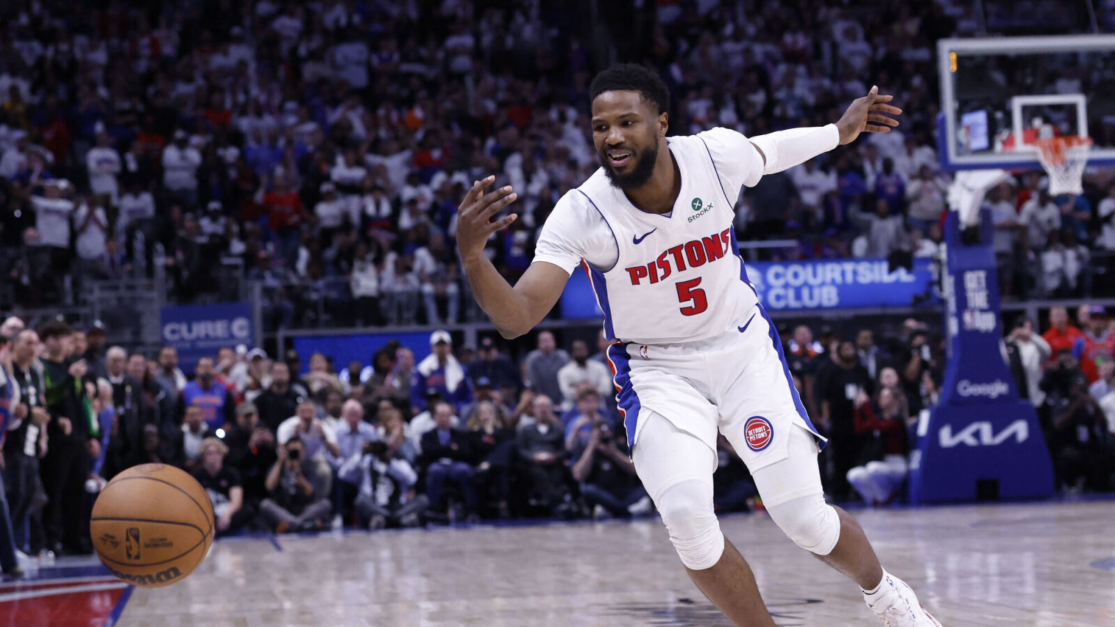 https://www.yardbarker.com/media/5/6/568e5381ad97ed23c007470f067abedc567286b0/thumb_16x9/1-2025-detroit-michigan-usa-detroit-pistons-guard.jpg?v=1