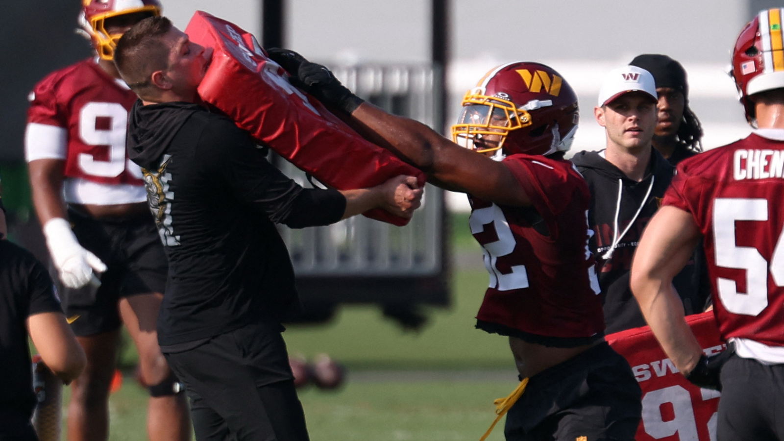 Sonny Styles Faces Challenges in NFL Debut with Commanders