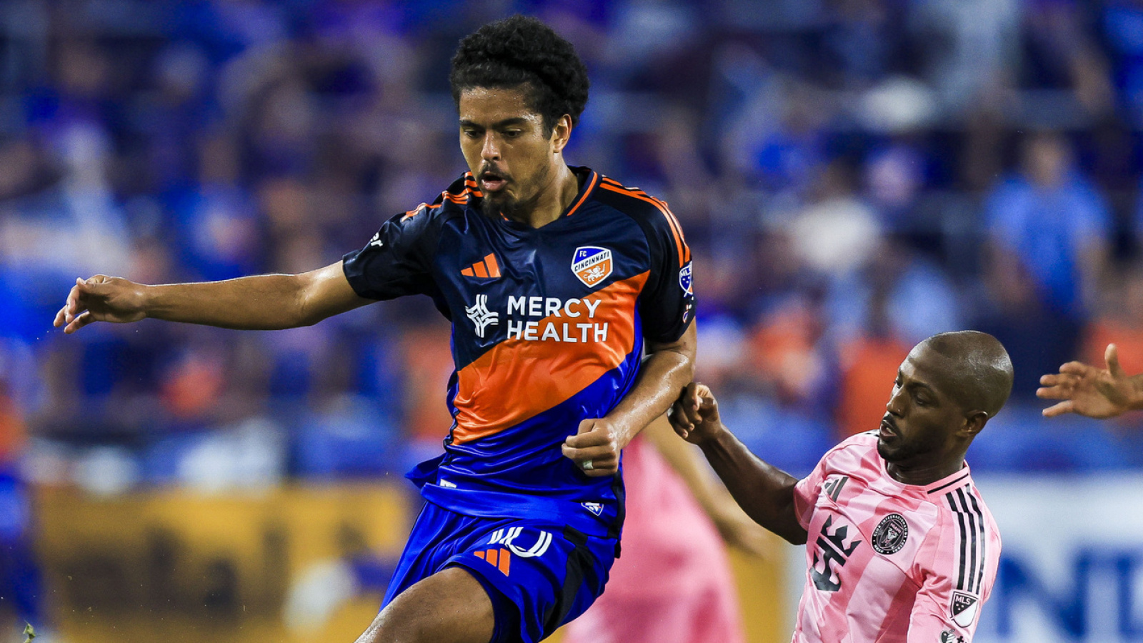 https://www.yardbarker.com/media/5/7/57a1b6feff9794a9c75c289e47fa71e5e1aec54b/thumb_16x9/evander-makes-fc-cincinnati-history-as-inter.jpg?v=1