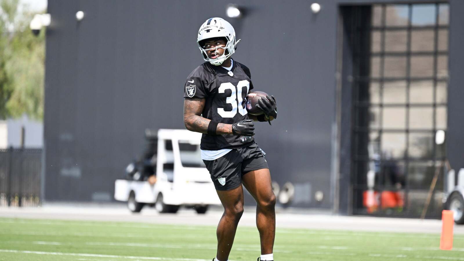 Raiders Rookie Running Back Mike Washington Jr. Impresses at Training Camp