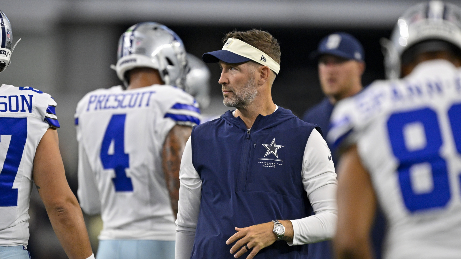 Photo: yardbarker.com Cowboys Trade for Broderick Jones to Compete With Terence Steele at RT