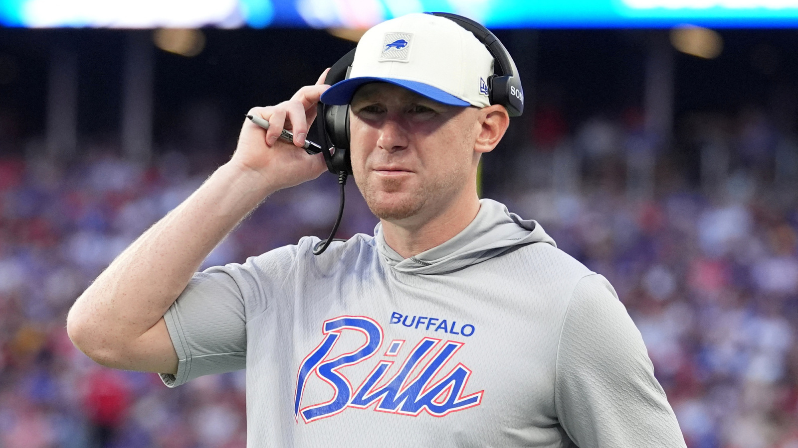 https://www.yardbarker.com/media/5/8/58426cc962ef351004abae3af4c5bdb2ef717b86/thumb_16x9/joe-brady-reveals-bills-offense-nearly-impossible.jpg?v=1