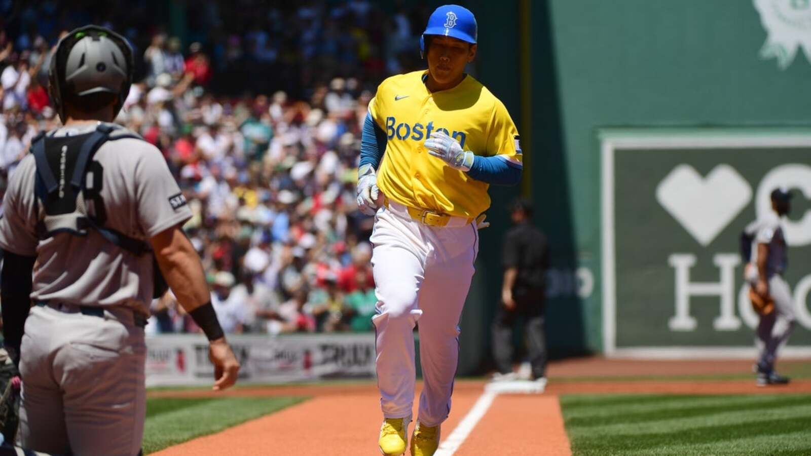 Red Sox defeat Yankees 4-1 behind Bennett outing and two home runs