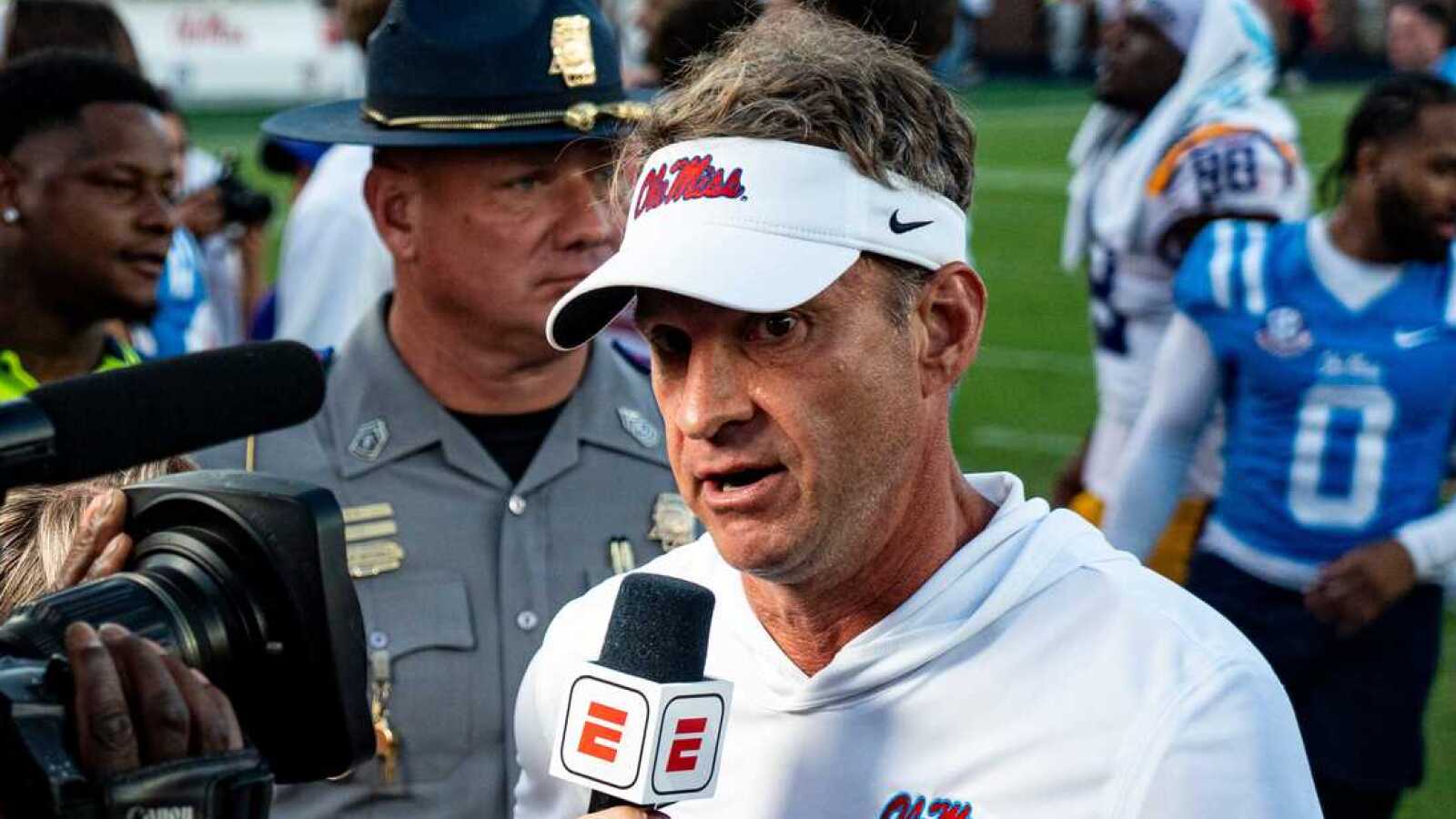 https://www.yardbarker.com/media/5/8/589fad17cc3744bd0f26026c10cb9c4df26a2919/thumb_16x9/ole-miss-head-coach-lane-kiffin-takes-questions.jpg?v=1