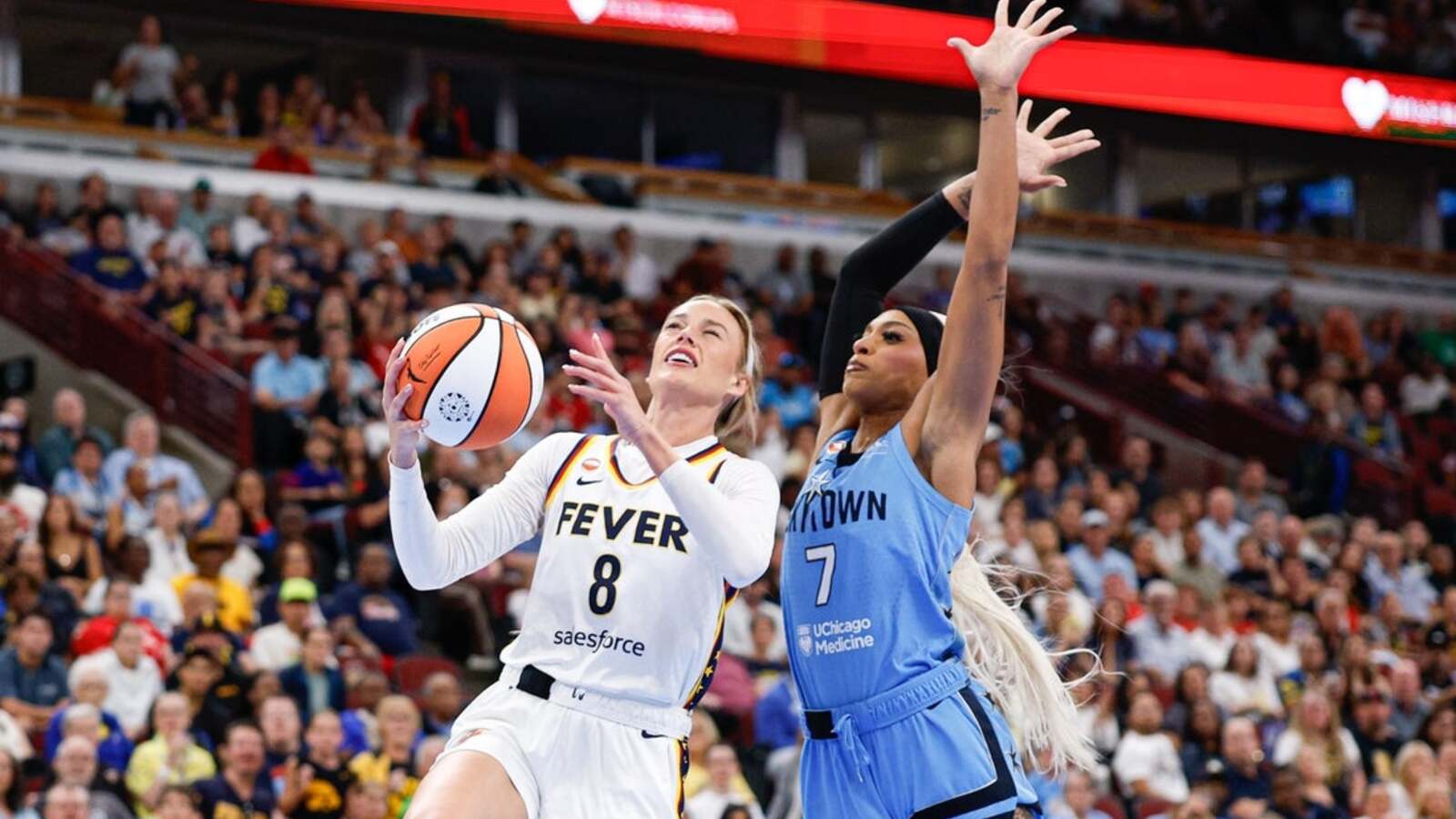 DiJonai Carrington Ejected After Flagrant 2 Foul on Sophie Cunningham