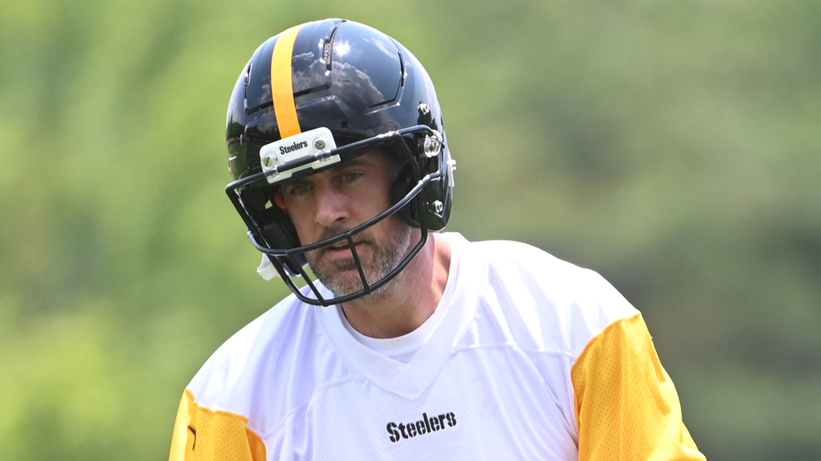 https://www.yardbarker.com/media/5/9/5906eebf60ee1ba9ddf74a06f656c13d90d744c0/thumb_16x9/steelers-qb-coach-reportedly-buying-aaron-rodgers.jpg?v=1