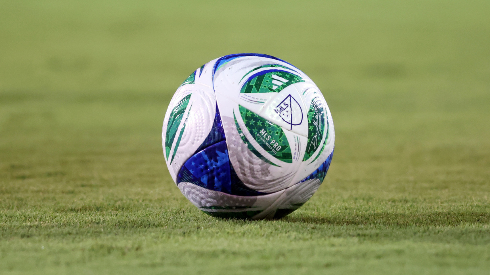 https://www.yardbarker.com/media/5/9/5924fedeff8e3ff1ab09959bddd9e10147e190a7/thumb_16x9/goalkeeping-star-returns-man-city-record-breaking.jpg?v=1