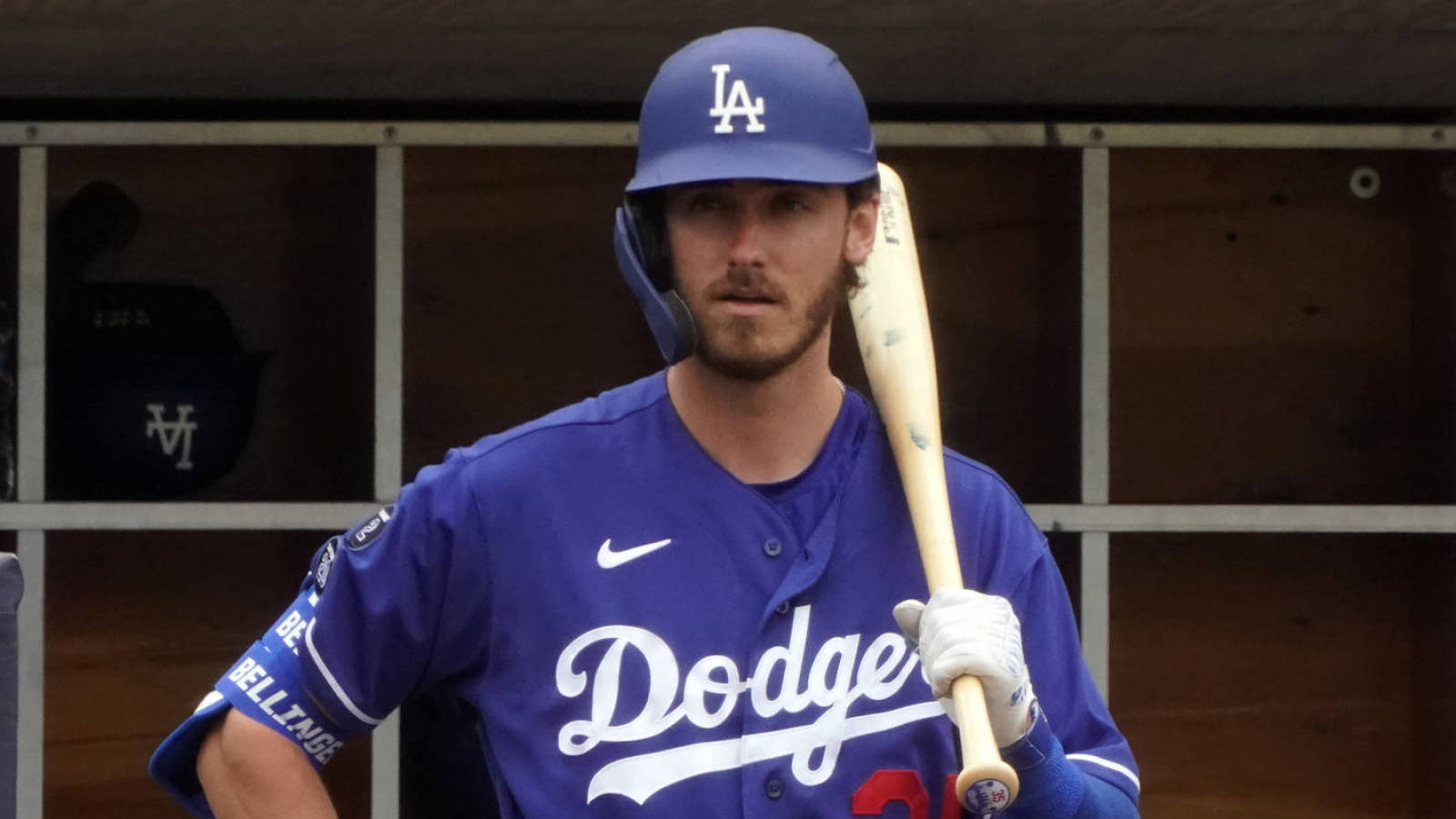 Dodgers star Cody Bellinger has hairline fracture in left leg Yardbarker